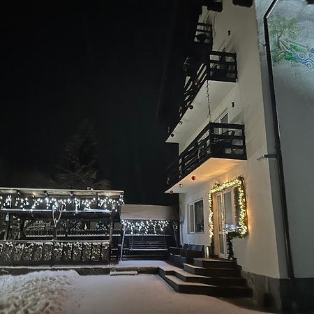 Hotel Casuta De Langa Izvor Moeciu De Sus Exteriér fotografie