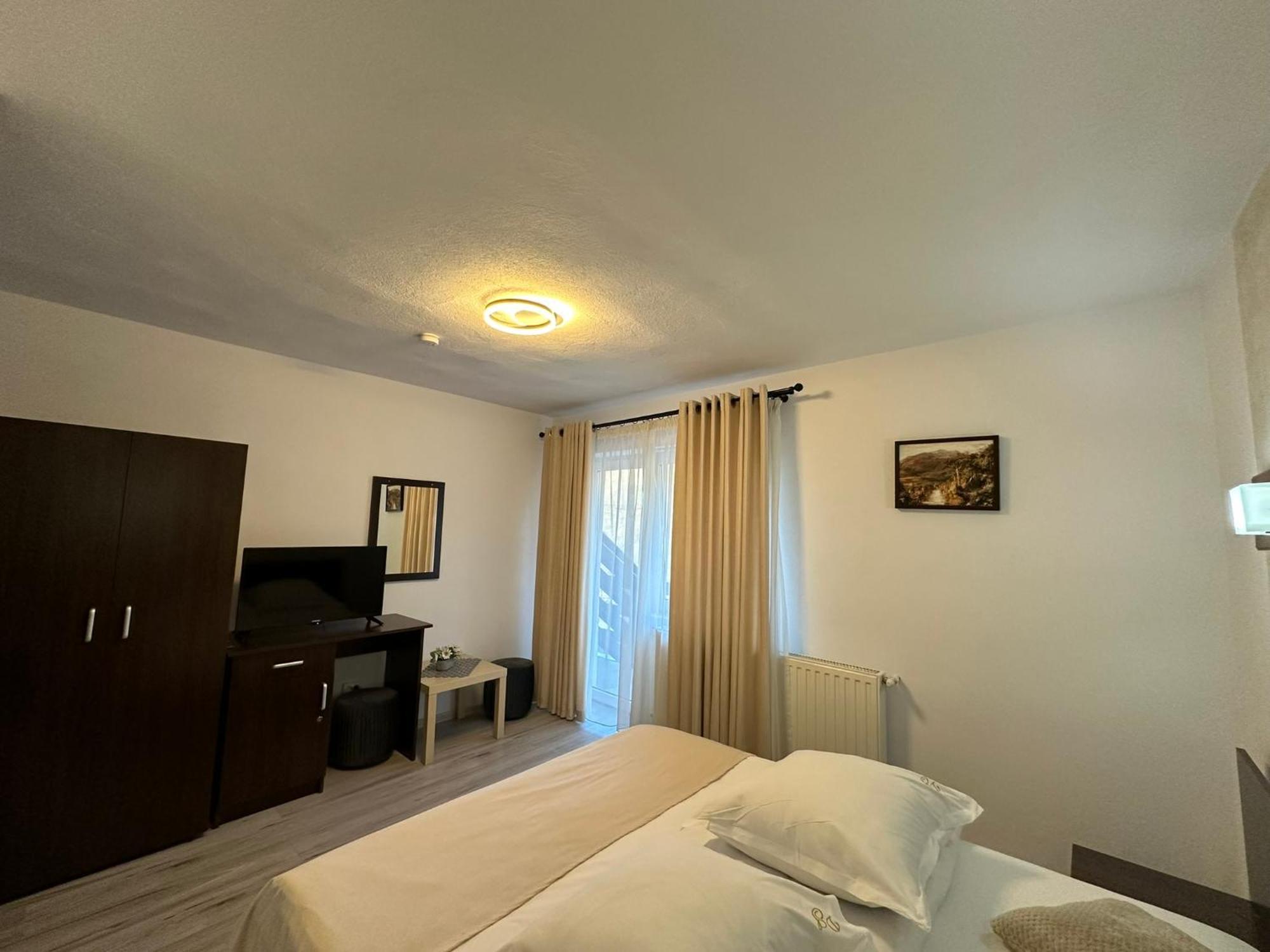 Hotel Casuta De Langa Izvor Moeciu De Sus Exteriér fotografie